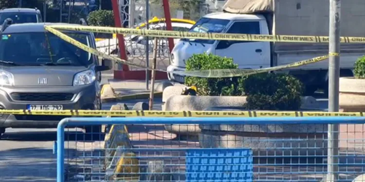 Şüpheli paketten bomba çıktı