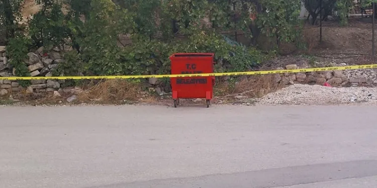 Çöpe atılan poşetten bebek cesedi çıktı