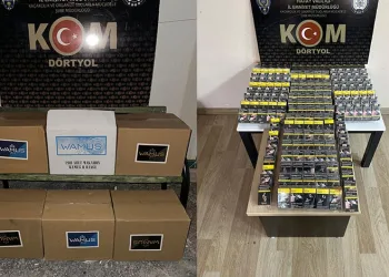 Minibüs tıra çarptı: 11 yaralı