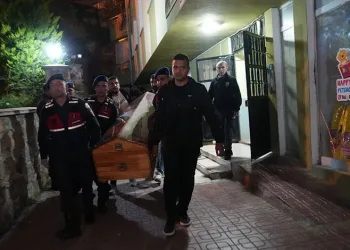 Polis memuru, tartıştığı eşini öldürdü