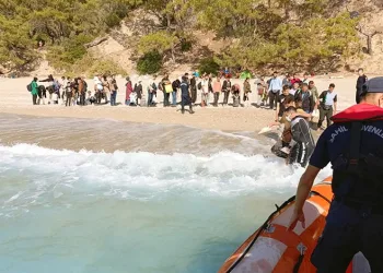 Cennet koyda 49 düzensiz göçmen yakalandı