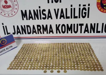 Depreme canlı yayında yakalandı