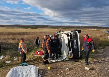 Çorum’da TIR ile işçi servisi çarpıştı: 1 ölü, 14 yaralı