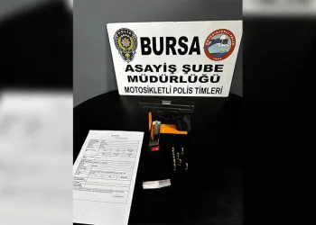 Bursa’da şüpheli araçtan tabanca ve uyuşturucu çıktı