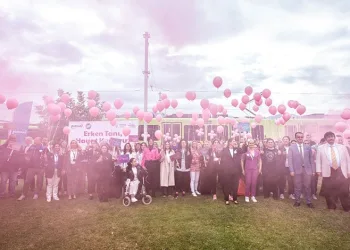 BURULAŞ’ta pembe balonlar gökyüzüne bırakıldı