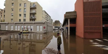 Fransa’da sokaklar sular altında kaldı