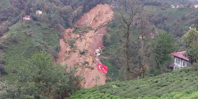 Rize’de heyelan