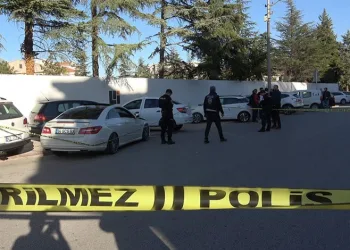 Bıçaklanmış halde otomobiliyle gitmek isteyen şahıs hayatını kaybetti