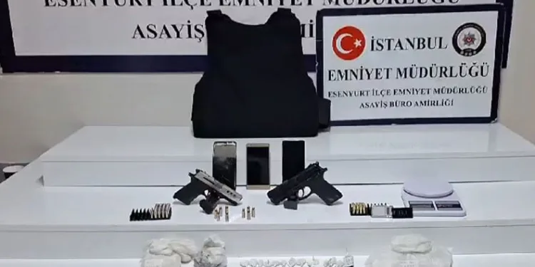 Esenyurt’ta aranan şahıslar operasyonu