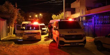 Anne, baba ve anneannesini uyurken tabancayla vurdu