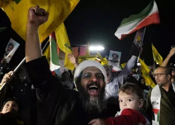 İran Meclisi füze saldırısını kutladı