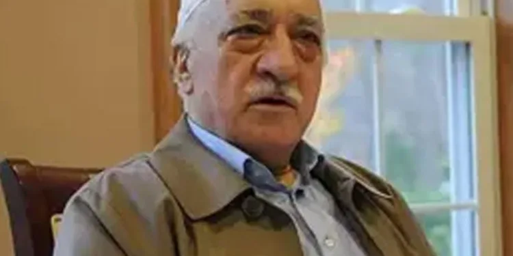 Camiden yapılan terörist Gülen anonsu viral oldu