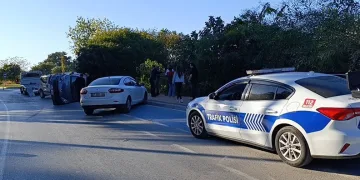 Arkadaşına yardım etmek isterken kazaya neden oldu