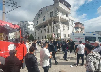 Mersin’de ticari araç dereye uçtu: 1 yaralı