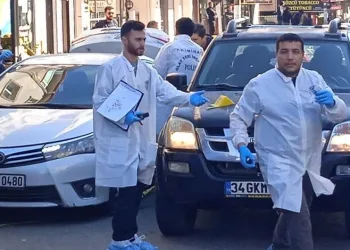 İstanbul’da polise çekiçle saldırı: 3 yaralı