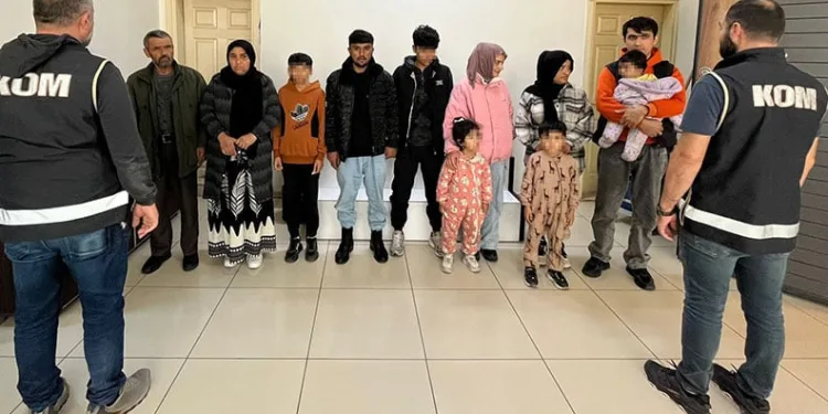 11 düzensiz göçmen ve 2 organizatör yakalandı