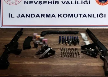 Durdurulan otomobilden cephane çıktı