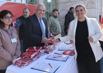 Nilüfer Atatürk posterleriyle donanıyor