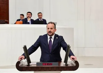 Refik Özen meclis kürsüsünde konuştu