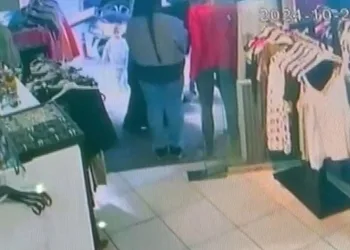 3 yaşındaki çocuğa hırsızlık yaptırdılar!