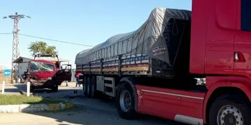 Tekirdağ’da panelvan tıra çarptı: 12 yaralı