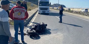 Motosiklet sürücüsü dönüş yapmak isterken TIR çarptı