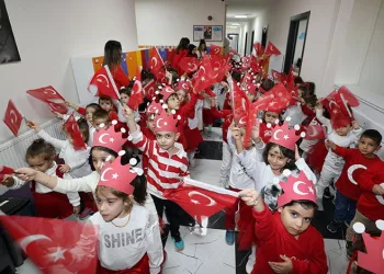 Şehzadeli miniklerin cumhuriyet coşkusu