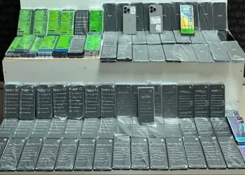 Erciş’te kaçak cep telefonu ele geçirildi
