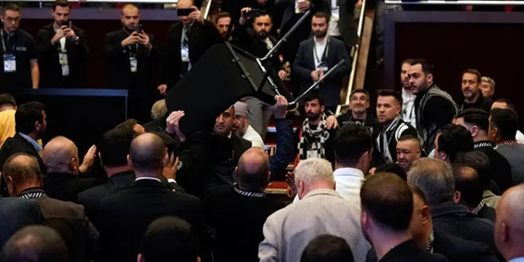 Beşiktaş kongresinde kavga