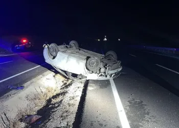 Sivas’ta trafik kazası: 2 ölü 1 yaralı
