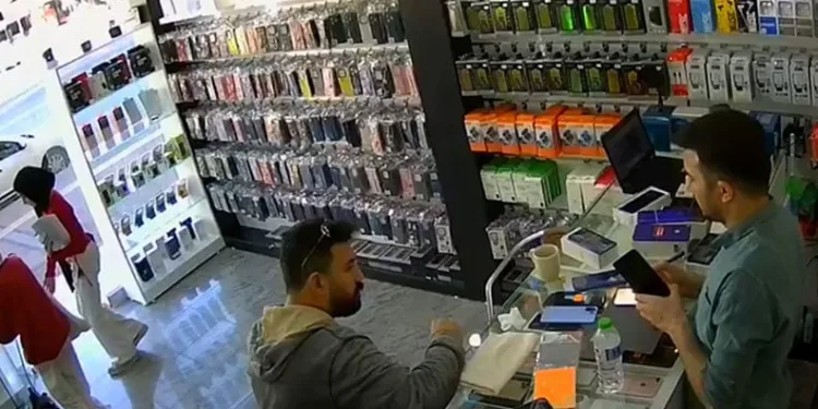 Köpeği severken ölümüne neden oldular