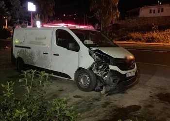 Kameralara aldırış etmeden iki elektrikli bisiklet çaldı