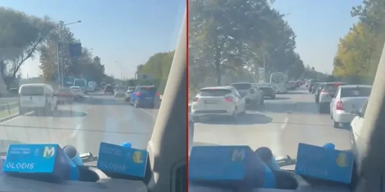 Bursa’da sürücüler fermuar yöntemiyle ambulansa yol verdi