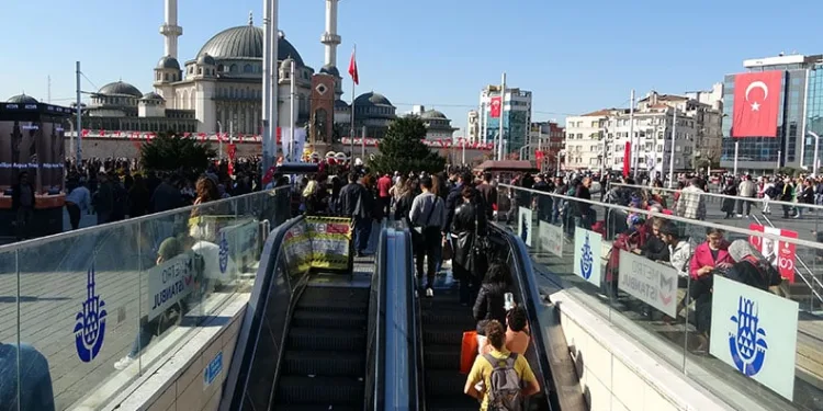 Taksim’de asansör ve yürüyen merdiven arızası