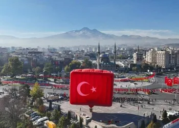 Sıcak hava balonlu Cumhuriyet kutlaması