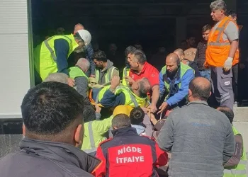 Asansör boşluğuna düşen şantiye şefi yaralandı