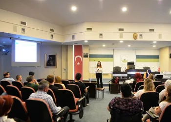Belediye personeline sağlıklı beslenme ve ofis ergonomisi eğitimi