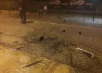 Küçükçekmece’de korkutan çatı yangını: O anlar kamerada
