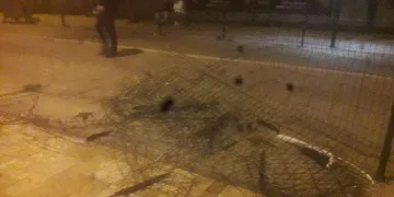 Küçükçekmece’de korkutan çatı yangını: O anlar kamerada