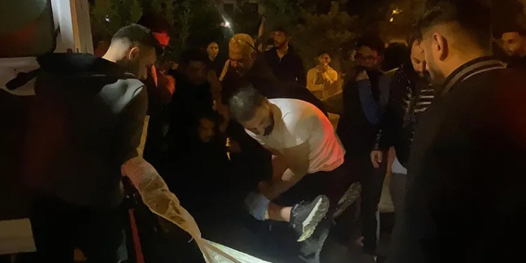 Yere yatırdıkları şahsı öldüresiye dövüp bıçakladılar
