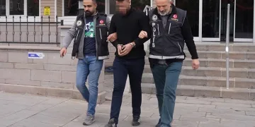 Otomobil yangın sonrası kullanılamaz hale geldi
