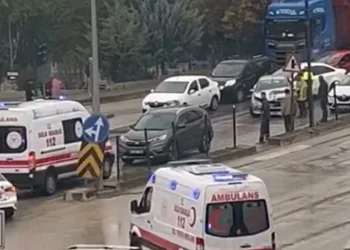 Bursa’da 2 otomobil çarpıştı: 2 yaralı