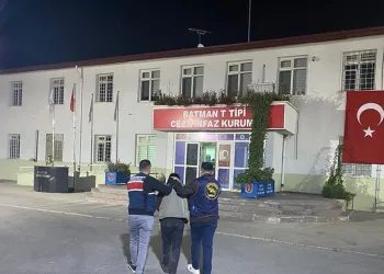 Siirt’te kesinleşmiş hapis cezası bulunan firari zanlı yakalandı