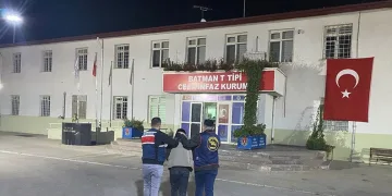 Siirt’te kesinleşmiş hapis cezası bulunan firari zanlı yakalandı