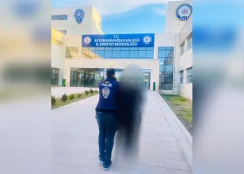 3 yıl 4 ay hapis cezasıyla aranan şahsı polis yakaladı