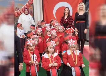 Bursa’da miniklerin Cumhuriyet coşkusu