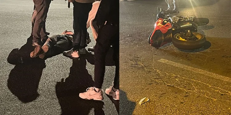 Otomobille çarpışan motosikletteki 2 şahıs yaralandı