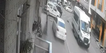 Minibüs sürücüsü küçük çocuğu ezip yoluna devam etti