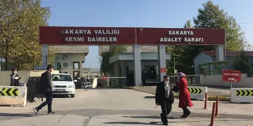 Aynı yerde peş peşe 3 zincirleme kaza: 3 yaralı