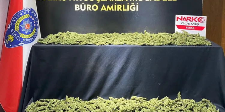 Merdivende piknik tüpüyle yapılan pişi yangın çıkardı